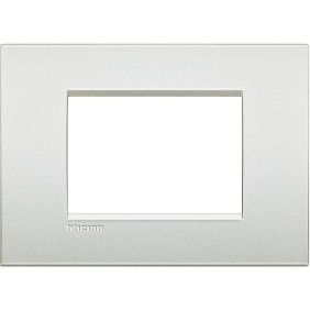 Placca 3 posti bianco perla LivingLight Air Bticino LNC4803PR