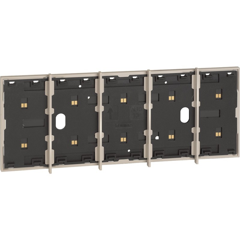 Frame elettrificato Living now 4 moduli bianco Bticino KW8104