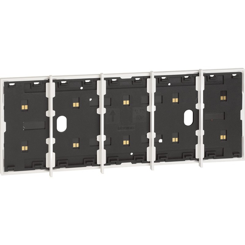 Cornice elettrificata con barrette estetiche 4 moduli BTicino KM8104P1