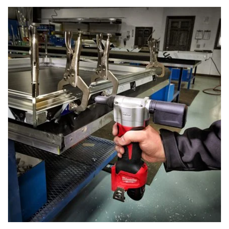 Rivettatrice compatta con batteria M12 Milwaukee 4933464405