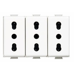 Presa 10/16A triplex Bticino Matix AM5180/3